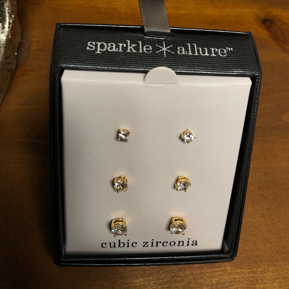 14k Gold Stud earrings with Cubic Zirconia - Picture 3 of 6